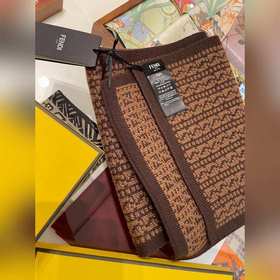 Новая модель Fendi! Рекомендуем тем, кто предпочитает уникальные 