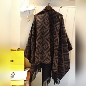 Fendi представляет новую классическую двустороннюю накидку с элем