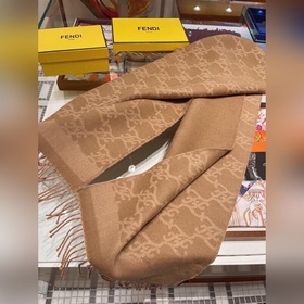 Новейший шарф FENDI Этот дизайн кажется более молодежным, нежным 