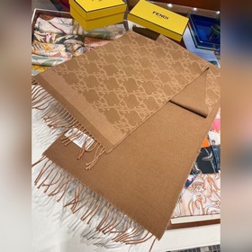 Новейший шарф FENDI Этот дизайн кажется более молодежным, нежным 