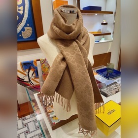 Новейший шарф FENDI Этот дизайн кажется более молодежным, нежным 