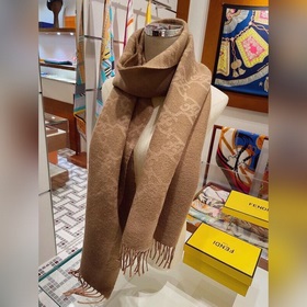 Новейший шарф FENDI Этот дизайн кажется более молодежным, нежным 