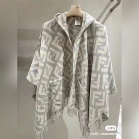 Ограниченная серия плащей с капюшоном от Fendi. Этот плащ FF явля