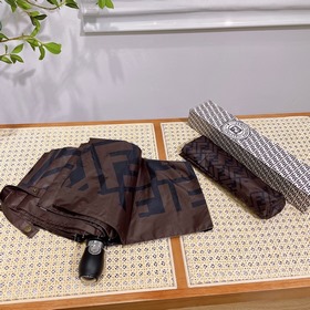 FENDI Известный итальянский бренд роскошных товаров, создавший ун
