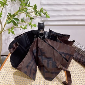 FENDI Известный итальянский бренд роскошных товаров, создавший ун
