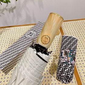FENDI Известный итальянский бренд роскошных товаров, создавший ун