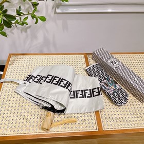 FENDI Известный итальянский бренд роскошных товаров, создавший ун