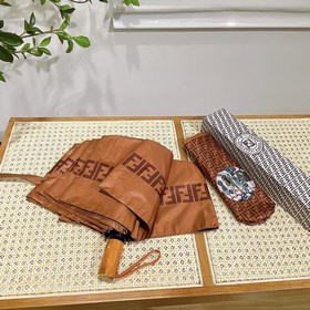 FENDI Известный итальянский бренд роскошных товаров, создавший ун