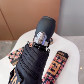FENDI Известный итальянский бренд роскошных товаров, создавший ун