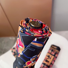 FENDI Известный итальянский бренд роскошных товаров, создавший ун