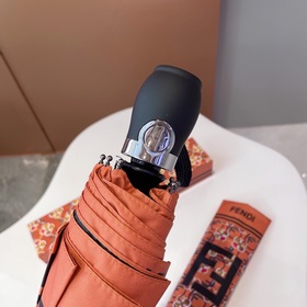 FENDI Известный итальянский бренд роскошных товаров, создавший ун