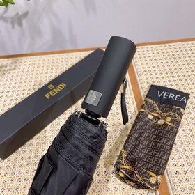 FENDI Популярный совместный продукт с Versace. Известный итальянс