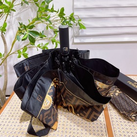 FENDI Популярный совместный продукт с Versace. Известный итальянс