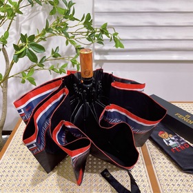 FENDI Известный итальянский бренд роскошных товаров, создавший ун