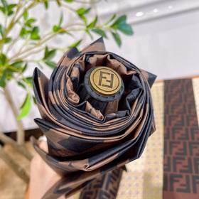 FENDI Известный итальянский бренд роскошных товаров, создавший ун