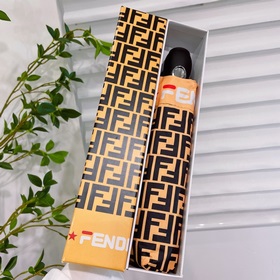 FENDI Известный итальянский бренд роскошных товаров, создавший ун