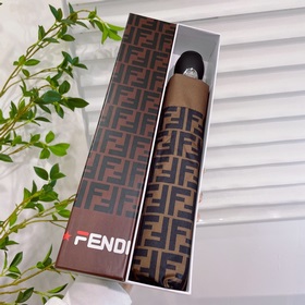 FENDI Известный итальянский бренд роскошных товаров, создавший ун