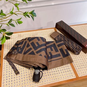 FENDI Известный итальянский бренд роскошных товаров, создавший ун