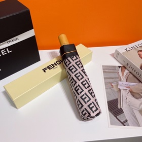 FENDI Известный итальянский бренд роскошных товаров, создавший ун