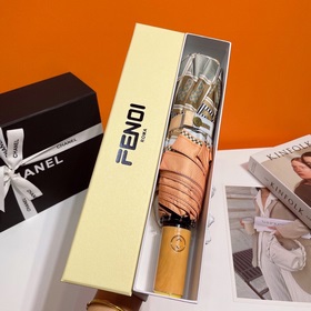 FENDI Известный итальянский бренд роскошных товаров, создавший ун