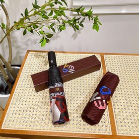 FENDI Известный итальянский бренд роскошных товаров, создавший ун
