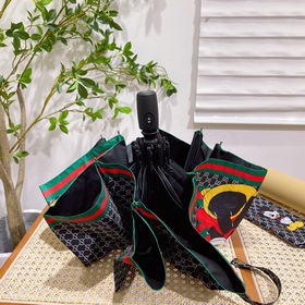 GUCCI GUCCI (Gucci) с изображением Микки Мауса. Незаменимый аксе