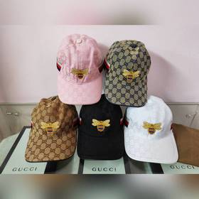 Классическая ткань Gucci подходит для любого времени года. Фотогр
