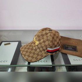 Классическая ткань Gucci подходит для любого времени года. Фотогр