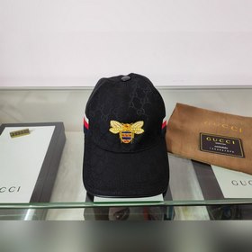 Классическая ткань Gucci подходит для любого времени года. Фотогр
