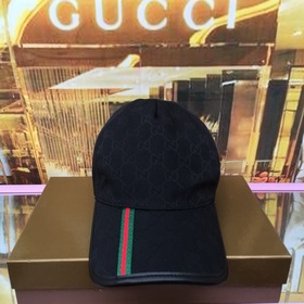 Классическая ткань Gucci подходит для любого времени года. Фотогр