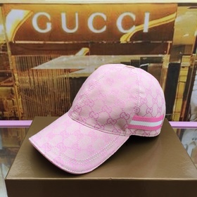 Классическая ткань Gucci подходит для любого времени года. Фотогр