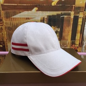 Классическая ткань Gucci подходит для любого времени года. Фотогр