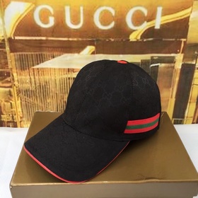 Классическая ткань Gucci подходит для любого времени года. Фотогр
