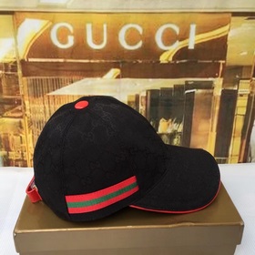 Классическая ткань Gucci подходит для любого времени года. Фотогр