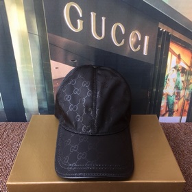 Классическая ткань Gucci подходит для любого времени года. Фотогр