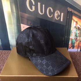 Классическая ткань Gucci подходит для любого времени года. Фотогр