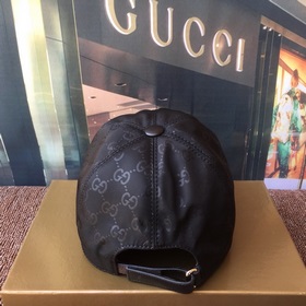 Классическая ткань Gucci подходит для любого времени года. Фотогр