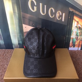Классическая ткань Gucci подходит для любого времени года. Фотогр