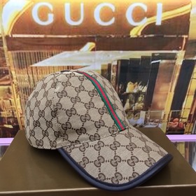 Классическая ткань Gucci подходит для любого времени года. Фотогр