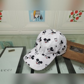 Классическая ткань Gucci подходит для любого времени года. Фотогр