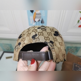 Классическая ткань Gucci подходит для любого времени года. Фотогр