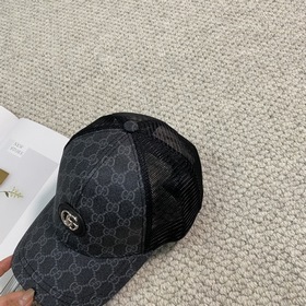 GUCCI GUCCI Гуччи бейсболка Наиболее популярная модель в последн