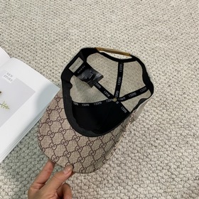GUCCI GUCCI Гуччи бейсболка Наиболее популярная модель в последн
