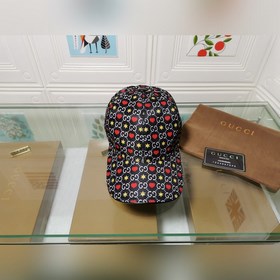 Новейшая модель на официальном сайте Gucci, 3D-печать при высокой