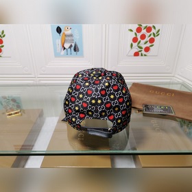 Новейшая модель на официальном сайте Gucci, 3D-печать при высокой