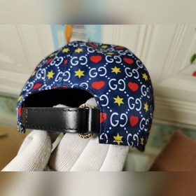 Новейшая модель на официальном сайте Gucci, 3D-печать при высокой
