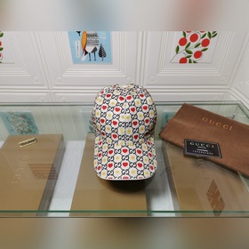 Новейшая модель на официальном сайте Gucci, 3D-печать при высокой