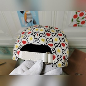 Новейшая модель на официальном сайте Gucci, 3D-печать при высокой