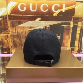 Классическая ткань Gucci подходит для любого времени года. Фотогр