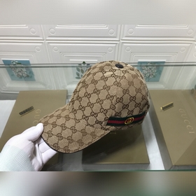 Классическая ткань Gucci в сочетании с вышитыми тесьмой, качество